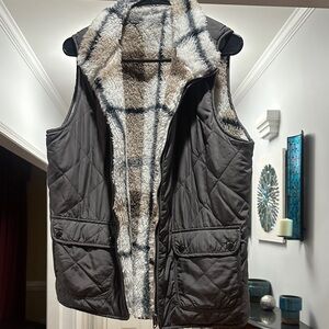 🩶 Gray Quilted Vest with Plaid Lining!❄️ Size Large! Best Offer Accepted!